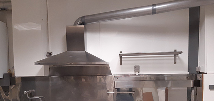 rénovation de la cuisine d'un bar après 2